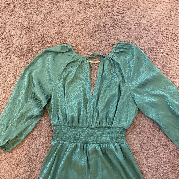 2 FOR $20 Andrew Marc Satin Green Wide Leg Crop Jumpsuit Evergreen M NEW $108 - Picture 2 of 9